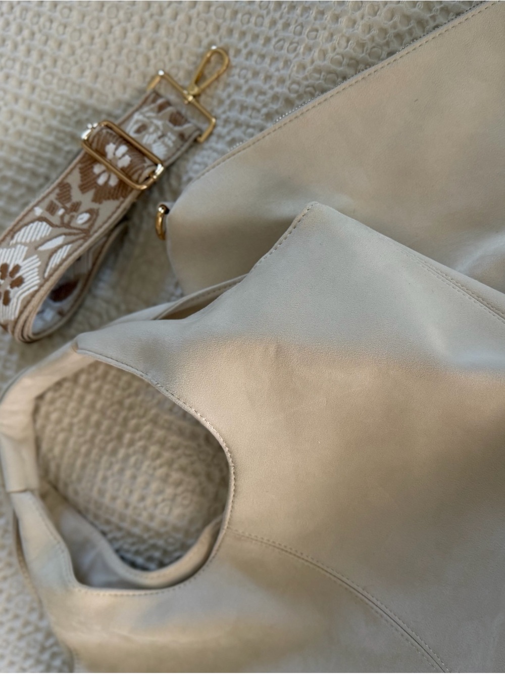 AHDORNED 2-in-1 Vegan Suede Hobo w/ Pouch Crossbody Bag Cream - Picture 6 of 11